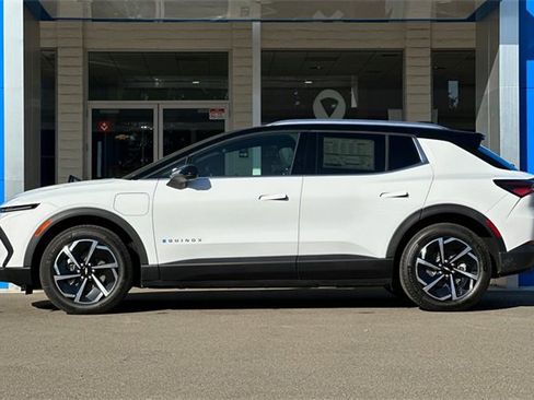 New 2026 Chevrolet Equinox EV LT image 9