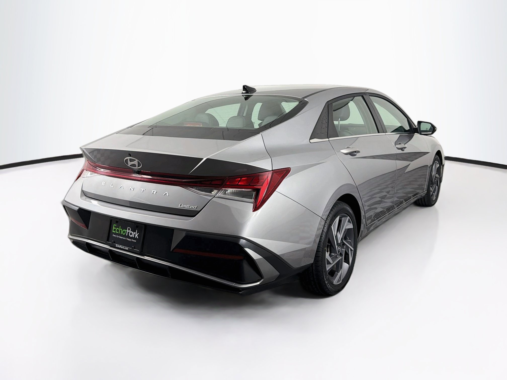 Used 2025 Hyundai Elantra Limited FWD image 9