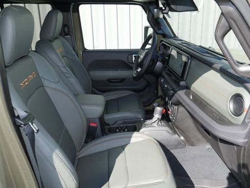 New 2025 Jeep Gladiator Mojave w/ Convenience Group image 26