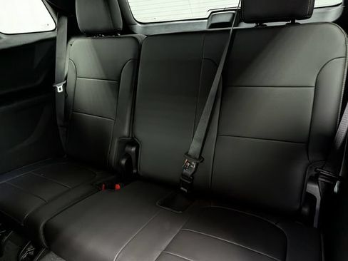 Used 2023 Chevrolet Traverse LT w/ LT Premium Package AWD/4WD image 16