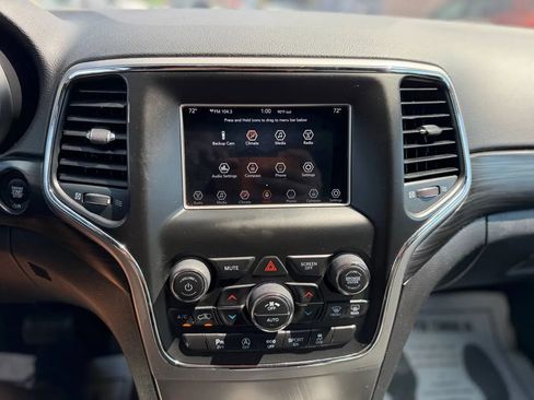 Used 2019 Jeep Grand Cherokee Laredo RWD image 39