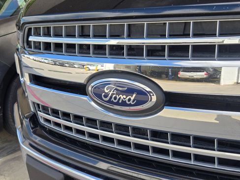 Used 2018 Ford F150 XLT w/ Equipment Group 302A Luxury AWD/4WD image 4