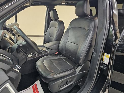 Used 2019 Ford Explorer Limited w/ Class III Trailer Tow Package image 18