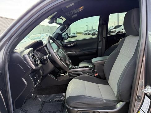 Used 2021 Toyota Tacoma TRD Off-Road AWD/4WD image 5