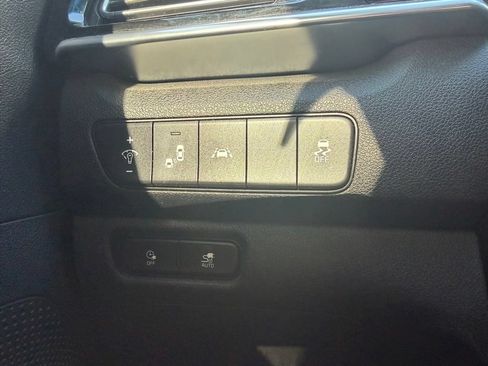 Used 2022 Kia Niro EX w/ Cold Weather Package FWD image 14