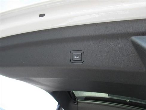 Certified 2025 Chevrolet Suburban High Country image 38