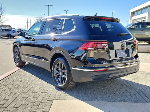 Certified 2023 Volkswagen Tiguan SE image 2