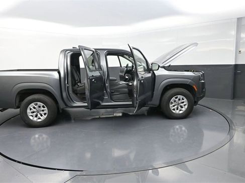 Used 2024 Nissan Frontier SV image 42