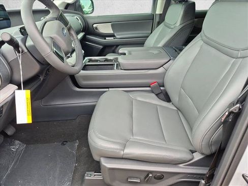New 2026 Ford Expedition Active RWD image 4