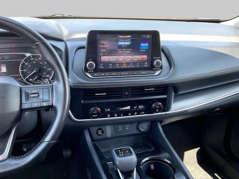 Used 2025 Nissan Rogue SV FWD image 7