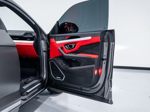 Used 2021 Lamborghini Urus image 26