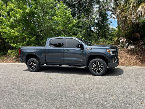 Used 2021 GMC Sierra 1500 AT4 w/ AT4 Value Package AWD/4WD image 2