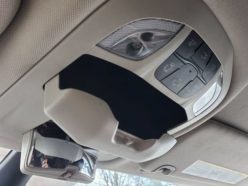 Used 2024 Chrysler Pacifica Touring-L FWD image 20