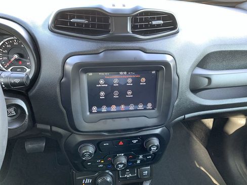 Used 2019 Jeep Renegade Latitude w/ Trailer Tow Group image 20