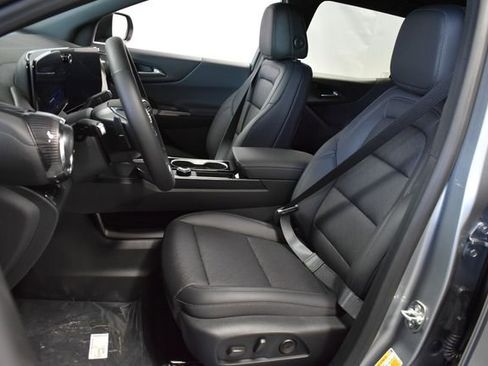 New 2026 Chevrolet Equinox LT w/ Convenience Package II FWD image 13