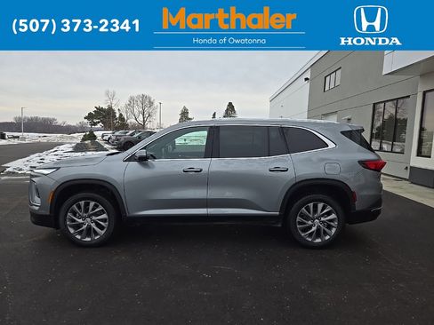 Used 2025 Buick Enclave Preferred image 2