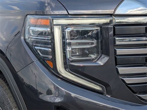 Used 2023 GMC Sierra 1500 SLT w/ SLT Premium Plus Package image 9