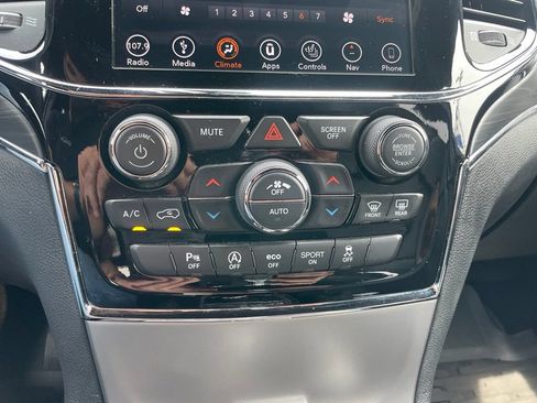 Used 2019 Jeep Grand Cherokee Limited w/ Luxury Group II AWD/4WD image 11