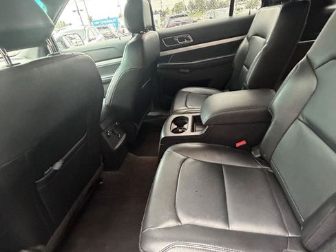 Used 2017 Ford Explorer XLT w/ Equipment Group 202A AWD/4WD image 11