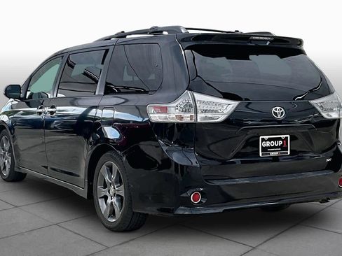Used 2015 Toyota Sienna SE FWD image 12