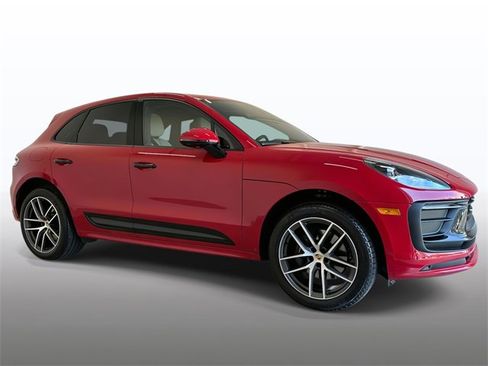 Used 2024 Porsche Macan image 9