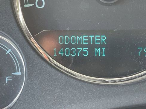 Used 2010 Chevrolet Suburban LT image 26