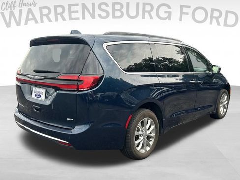 Used 2022 Chrysler Pacifica Touring-L AWD/4WD image 7