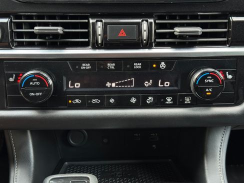 Used 2023 Nissan Pathfinder SL FWD image 26
