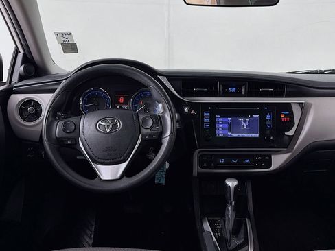 Used 2018 Toyota Corolla LE FWD image 10