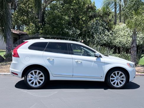 Used 2017 Volvo XC60 T5 Inscription w/ Preferred Option Package FWD image 2