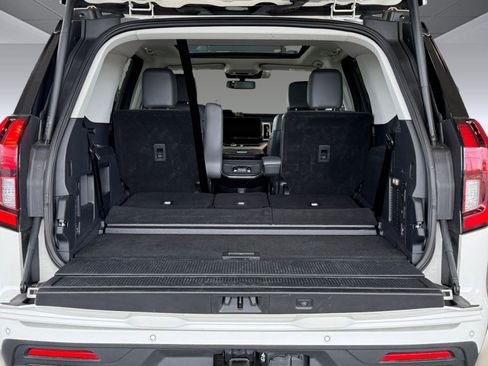 Used 2025 Ford Expedition Active image 33