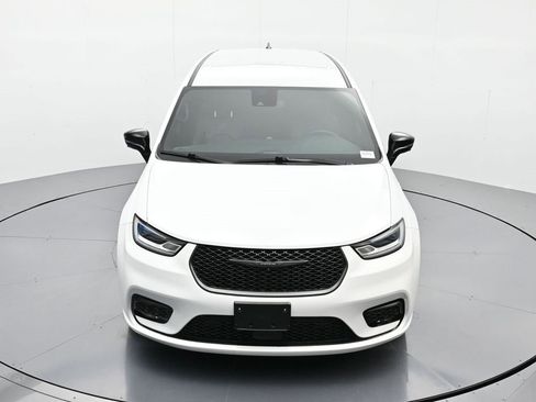 Used 2024 Chrysler Pacifica Select image 31