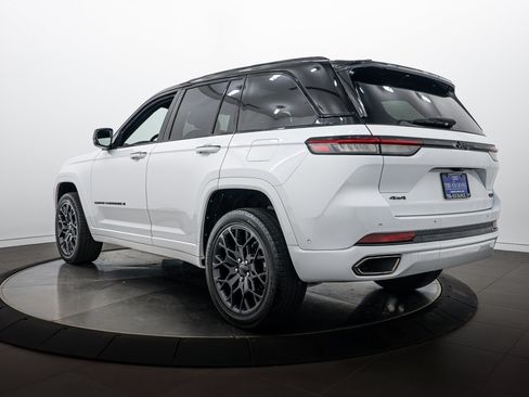 Used 2025 Jeep Grand Cherokee Summit AWD/4WD image 5