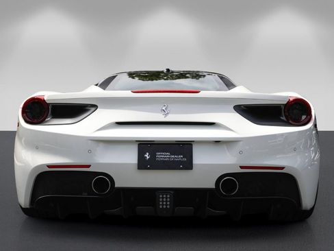 Certified 2019 Ferrari 488 GTB RWD image 4