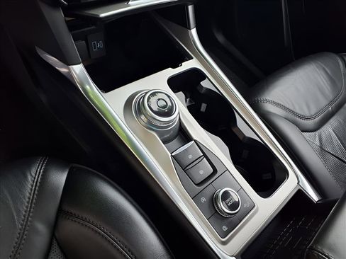 Used 2023 Ford Explorer Platinum w/ Technology Package image 17