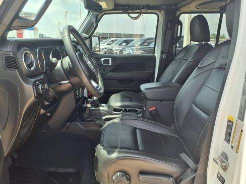 Used 2023 Jeep Gladiator Overland w/ Popular Equipment Package AWD/4WD image 17