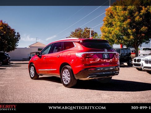 Used 2023 Buick Enclave Essence image 5