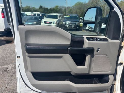 Used 2018 Ford F250 XL w/ STX Appearance Package AWD/4WD image 16