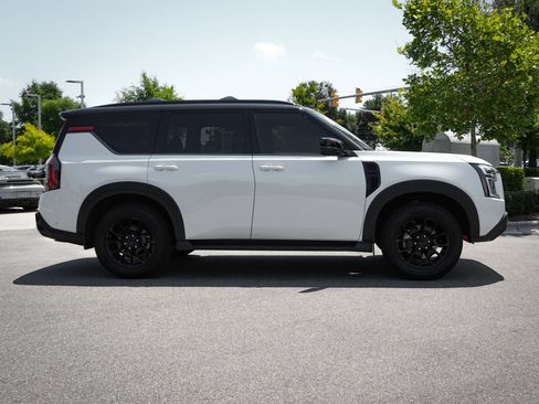 Used 2025 Nissan Armada PRO-4X AWD/4WD image 11