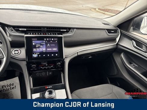 Used 2023 Jeep Grand Cherokee L Laredo image 32