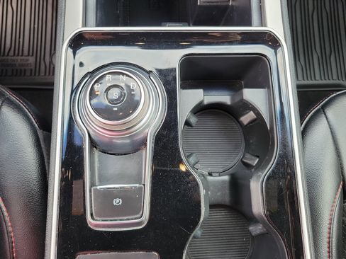 Used 2020 Ford Edge ST-Line w/ Cold Weather Package image 12