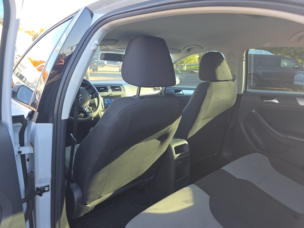 Used 2017 Volkswagen Jetta S w/ Jetta S Cold Weather Package FWD image 17