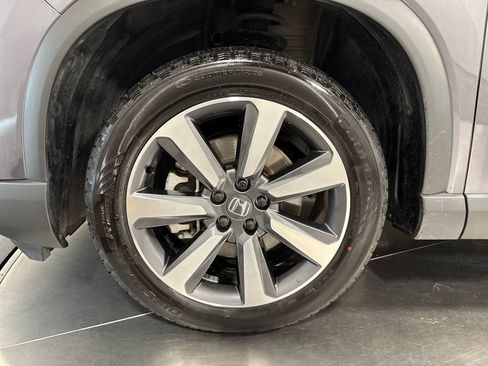 Used 2025 Honda Pilot Touring image 2