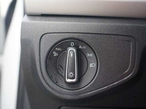 Used 2021 Volkswagen Atlas Cross Sport SE w/ Panoramic Sunroof Package FWD image 23