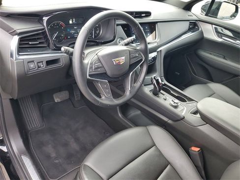 Used 2025 Cadillac XT5 Premium Luxury image 6