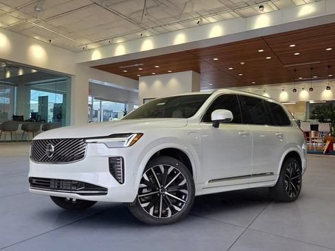 New 2026 Volvo XC90 T8 Plus w/ Protection Package Premier AWD/4WD image 9