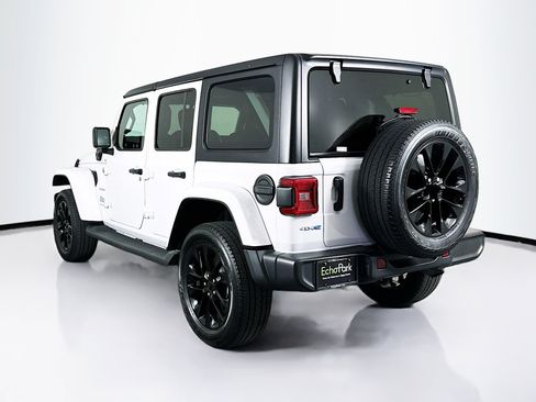 Used 2023 Jeep Wrangler Unlimited Sahara w/ Cold Weather Group AWD/4WD image 5