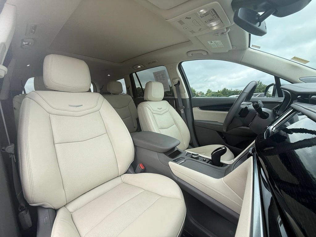 Certified 2024 Cadillac XT6 Premium Luxury w/ LPO, Floor Liner Package AWD/4WD image 31