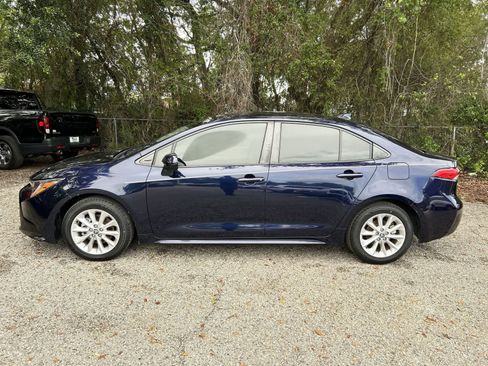 Used 2021 Toyota Corolla LE w/ LE Convenience Package FWD image 4