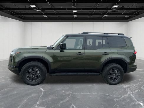 Used 2025 Lexus GX 550 image 2